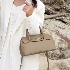 Sac à main de luxe léger en cuir véritable pour femme, sac à bandoulière simple en cuir de vachette pleine fleur BK KL - Product Image 2