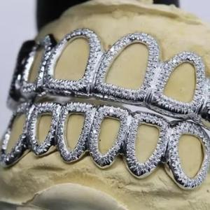 Exclusivos Grillz de Plata de Ley 925 con Moissanita, Corte Brillante, Unisex, con Apariencia de Diamante, Joyería Dental para Uso Diario - Product Image 1
