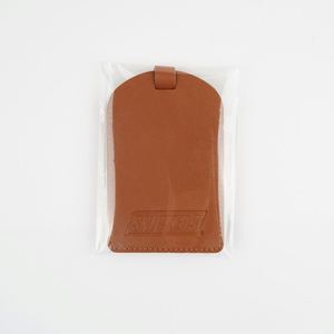 Ensemble de porte-passeports en cuir personnalisé et étiquette de bagage sur mesure pour cadeau familial - Product Image 3