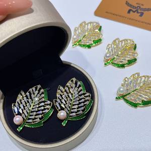 Broche de Perla de Mar con Hoja de Arce Otoñal, Joyería de Lujo Akoya con Pulsera de Flores en el Pecho, Broches con Patrón Numérico - Product Image 2