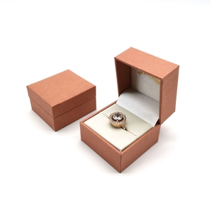 Caja de joyería ecológica de alta calidad al por mayor con forro de terciopelo, embalaje de cartón de material reciclado para regalo de joyería - Product Image 3