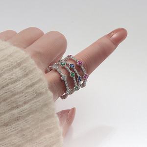 خاتم إصبع من ذيل البرسيم للنساء بأربع أوراق شجر قابلة للتكديس S925 من الفضة الإسترلينية S925 - Product Image 4