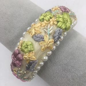 FINESTYLE Listo para Enviar 001 Diadema de Seda con Flores de Encaje Cosidas a Mano al por Mayor, Moda para Mujer con Perlas - Product Image 6