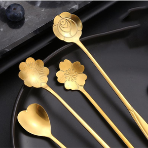 Cuillères à café et à dessert en acier inoxydable SYH1219 en gros, motif petit cœur de rose et fleur de cerisier, pour mélanger le lait et le café, dégustation de thé - Product Image 3