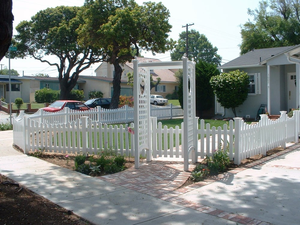 White Plastic <strong>Fence</strong> for Village Yard Outdoor Garden White <strong>Cheap</strong> Privacy PVC Vinyl <strong>Picket</strong> <strong>Fence</strong> <strong>Panel</strong> - Product Image 6