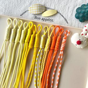Cordón trenzado <span class=keywords><strong>de</strong></span> nudo romano multicolor <span class=keywords><strong>de</strong></span> moda para dijes <span class=keywords><strong>de</strong></span> bolsos DIY, llaveros y correas para teléfono, accesorio artesanal hecho a mano multicolor - Product Image 5