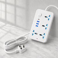 Prise multifonctionnelle pour l'Afrique (Nigeria), le Moyen-Orient, l'Arabie Saoudite, Dubaï, l'Europe et l'Amérique, avec chargeur USB pour téléphone portable.