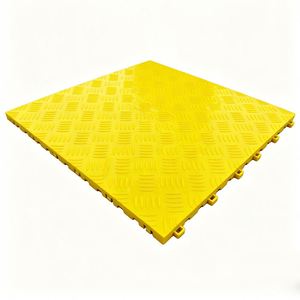 Dalles de garage en plastique PP emboîtables robustes, antidérapantes, imperméables et drainables pour atelier automobile, zone de detailing et maison - Product Image 1