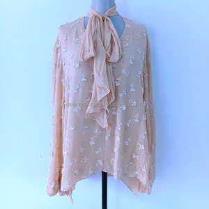 Chemise en soie pour <span class=keywords><strong>femme</strong></span> avec appliques florales personnalisées et nœuds, idéale pour les soirées - Product Image 3