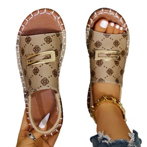 Nouvelles sandales plates à bout rond grande taille pour femmes 2026, à bride unique avec boucle métallique, style européen, chaussures de plage - Product Image 6