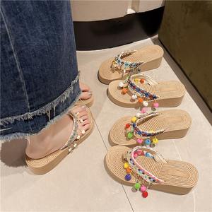 Sandalias de playa para mujer, estilo moderno, sandalias de plataforma con suela en forma humana, para verano, para exteriores. - Product Image 3