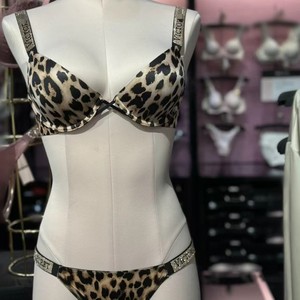 Set Reggiseno e Perizoma Sexy con Strass e Lettere, <span class=keywords><strong>Push</strong></span>-<span class=keywords><strong>up</strong></span> con Coppe Lisce, Set Lingerie di Lusso, Idea Regalo - Product Image 2