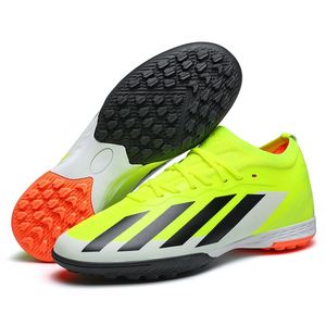 Botas de fútbol FG/TF al por mayor OEM/ODM para adultos y jóvenes, con opciones antideslizantes, ligeras y transpirables de tejido. - Product Image 3