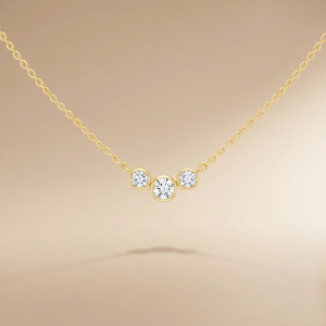Collar con Colgante de Moissanita en Oro Amarillo de 14k, Cadena de Tres Piedras Chapada en Oro para Regalo de Aniversario de Bodas - Product Image 3