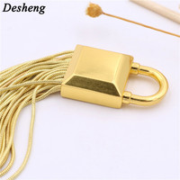 Accessoires de quincaillerie de sac Sac en alliage de zinc Fashion Lock Tassel Hanging Spike Package Is Hanged Adorn