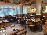 Set di Sedie e Tavoli da Pranzo in Legno per Ristoranti, Caffetterie e Locali Commerciali, Produzione OEM ODM all'Ingrosso