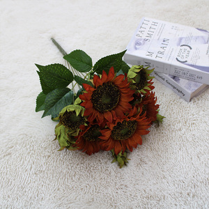 Ramo de Girasoles Artificiales de Seda, Estilo Europeo, Hecho a Mano, Ramo Pequeño para el Día de San Valentín, Decoración para el Hogar y Tiendas, de Fábrica - Product Image 3