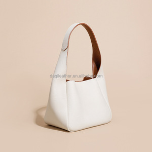 Venta al por mayor de fábrica nueva PU cuero moda Casual Tote cierre de cremallera impermeable bolso de hombro de las mujeres con cadenas decoración de Metal - Product Image 6