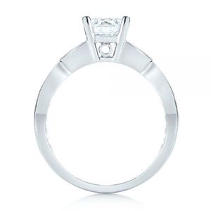Anello di Fidanzamento F155 per Donna in Oro Bianco con Diamante Taglio Brillante Rotondo Colore G Naturale e Diamanti Laterali - Product Image 3