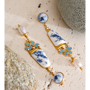 Boucles d'oreilles pendantes JINYOU 5891 de style chinois en émail, imitation perle, résine de porcelaine bleue, zircone cubique blanche - Product Image 5