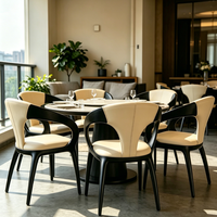 Chaise de salle à manger modulaire haut de gamme MULIGNA avec cadre en bois massif, accoudoirs et dossier rembourrés pour salon, hôtel, restaurant