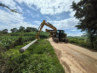 Nouvelle machine de forage et d'installation de poteaux électrique sur chenilles, double mode, intégrée au moteur, capacité 2300 kg, hauteur de forage 3000 mm