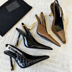 Zapatos de tacón de aguja finos de metal con hebilla y punta en pico para mujer, sandalias sexys con corte lateral y destalonado de charol - Product Image 3