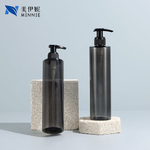 ขวดพลาสติกใสสีดำทรงเพรียวบางขนาด 300 มล. ยี่ห้อมินนี่ สำหรับใส่เจลแอลกอฮอล์แบบพกพาพร้อมหัวปั๊ม - Product Image 2