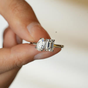 Edle Schmuckstücke S925 Silber 2 Karat Kissenförmiger Moissanit-Diamant Tropfenförmige Verlobungsringe für Damen Hochzeitsschmuck - Product Image 2