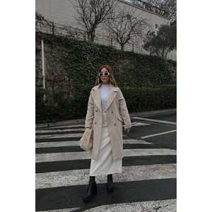 Abrigo de mujer con doble botonadura y cuello alto estampado en crema, talla XS, transpirable para la temporada de otoño - Product Image 2