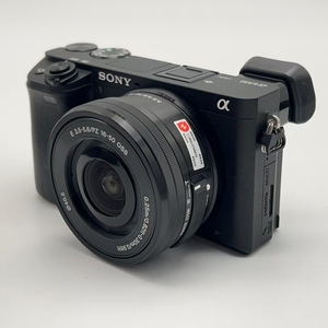 Appareil photo hybride <span class=keywords><strong>Sony</strong></span> Alpha <span class=keywords><strong>6300</strong></span> (A6300) en gros avec objectif PZ 16-50mm, 24,2MP, vidéo 4K, autofocus rapide 0,05s, 425 points de mise au point, corps en magnésium - Product Image 2