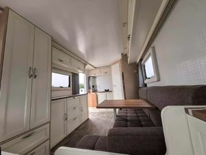 Caravana de Viaje Moderna y Ligera para 4 Personas, Directo de Fábrica, con Cocina y Baño Completos para Viajes Familiares - Product Image 4