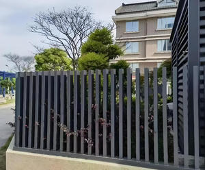 Clôtures contemporaines personnalisées en aluminium et fer forgé, balustrades <span class=keywords><strong>de</strong></span> <span class=keywords><strong>sécurité</strong></span> DIY pour villa et balcon, <span class=keywords><strong>barrière</strong></span> extérieure anti-rouille - Product Image 1