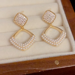 Conception populaire sens luxueux simple cuivre et Zircon micro-incrusté géométrique diamant perle boucles d'oreilles célébrité mode - Product Image 5