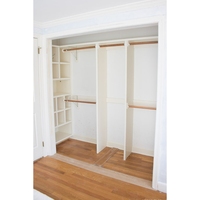 Armoire d'angle Prima avec disposition optimisée pour l'espace et options de finition personnalisées pour les chambres compactes