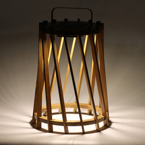 Iluminación solar <span class=keywords><strong>para</strong></span> jardín, farolillos colgantes <span class=keywords><strong>para</strong></span> el suelo del patio trasero al aire libre, con energía solar LED, fácil de instalar, marco de madera, Lámpara decorativa de estilo natural - Product Image 2
