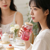 Gelas Sedotan Kaca Gaya Korea dengan Tutup Bambu Kapasitas Besar Tahan Panas Nilai Estetika Tinggi untuk Penggunaan Kopi di Kantor Wanita