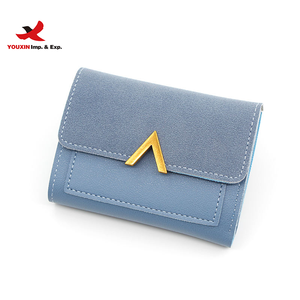Carteras cortas para mujer con cierre de solapa y patrón de letras, de cuero PU impermeable, para pedidos mixtos al por mayor RTS, bajo MOQ - Product Image 2