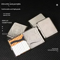 Vente chaude Étui à cigarettes rectangulaire en métal gravé et sculpté Motif créatif pour homme Clip en fer à rabat Portable