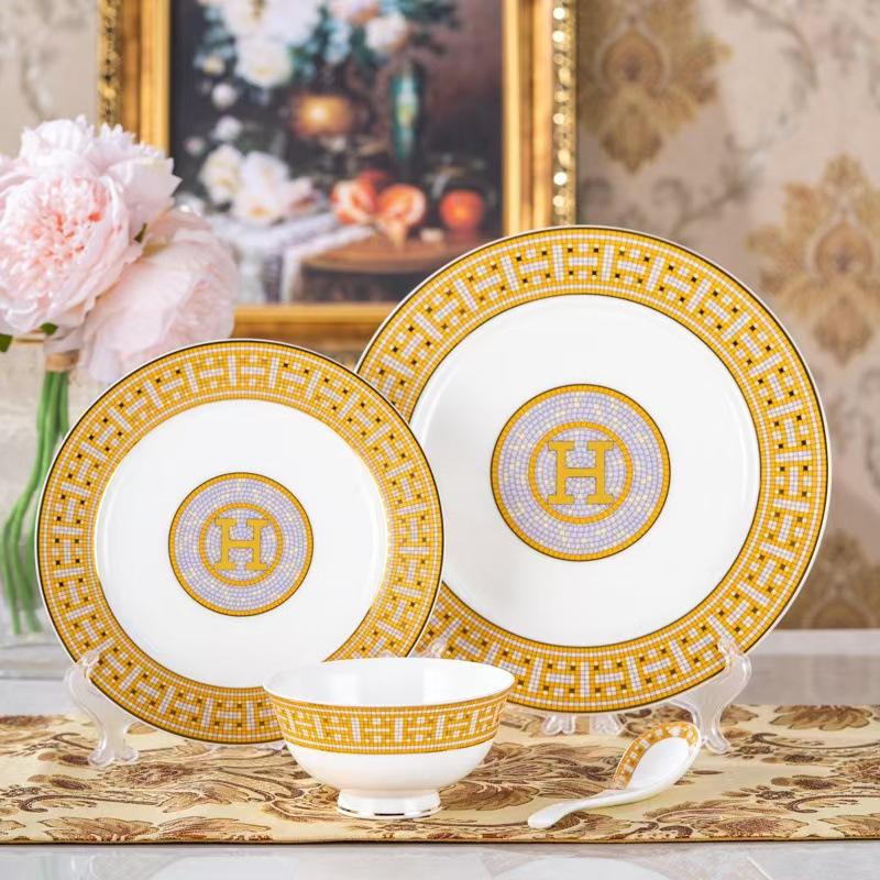 Customizable Patterned Design Eco-Friendly Dinnerware Sets Classic European  Vintage Modern Style Plates for Dining for Christmas