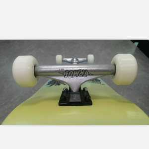 Patineta Profesional de Madera de Arce de Cuatro Ruedas con Doble Kick al por Mayor. - Product Image 2