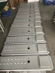 ไฟถนนโซลาร์เซลล์ LED ออลอินวัน 1000W ความสว่างสูง สำหรับภายนอกอาคาร สวน สำนักงาน มาตรฐาน IP65 ตัวเรือนอะลูมิเนียม ได้รับการรับรองมาตรฐาน CE มุมลำแสง 70 องศา - Product Image 6