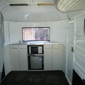 Remolque para Caballos HERUI Deluxe Angle Load, Semirremolque para Tres Caballos con Capacidad de Carga Máxima de 4T y Frenos Eléctricos de Doble Eje - Product Image 6