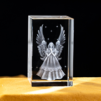 Cube de cristal K9 personnalisé en gros avec gravure laser 3D sous le surface de la Vierge Marie et Jésus-Christ pour souvenir d'église