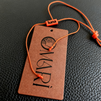 Étiquettes de marque en papier kraft avec logo, œillets métalliques, étiquettes suspendues pour vêtements, impression personnalisée avec design gratuit et cordon blanc ou noir