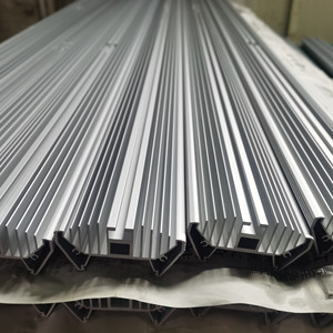 โปรไฟล์อะลูมิเนียม 120x80 มม. โลหะผสม 6063 สำหรับการระบายความร้อน ตัวเรือนไฟวอลวอชเชอร์ บริการตัดตามแบบ - Product Image 3