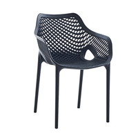 Chaise en plastique noire ajourée avec accoudoirs, empilable, pour extérieur, patio, jardin, bistrot, restaurant