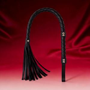 Látigo BDSM de cuero negro estilo serpiente para juegos de adultos y uso en coqueteo. - Product Image 3