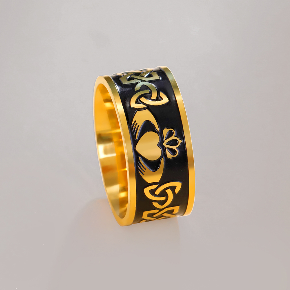 Claddagh gold