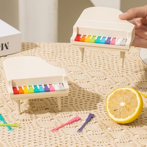 Mini-fourchettes décoratives en plastique en forme de piano pour fruits et légumes, accessoires de cuisine pour enfants, idéales pour les fêtes et la décoration intérieure - Product Image 5